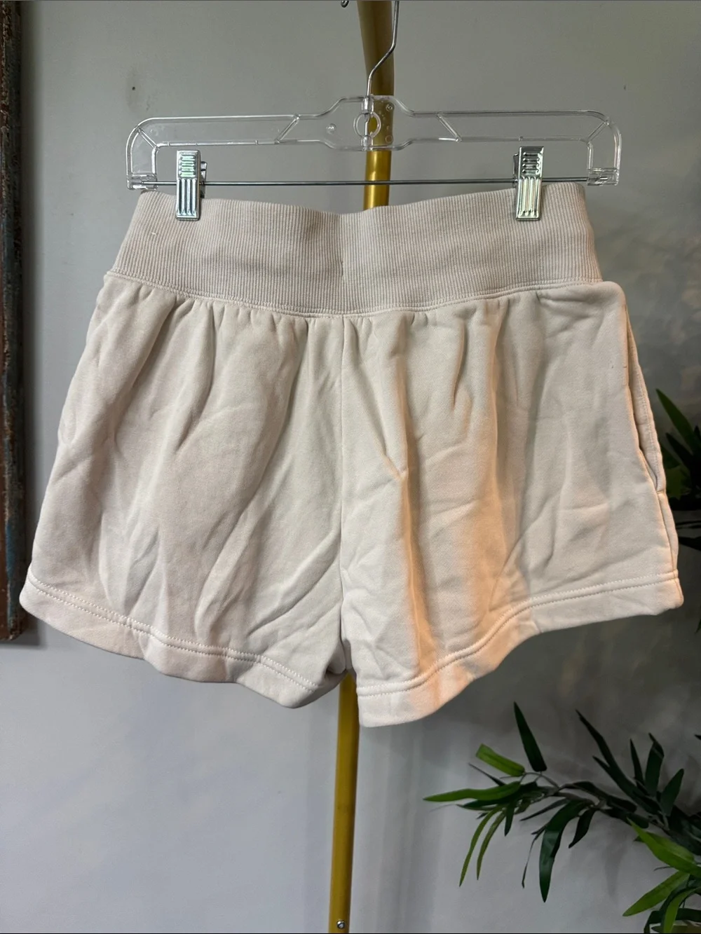 Nike Women's Cream Fleece Athletic Shorts with Drawstring and pockets EUC S